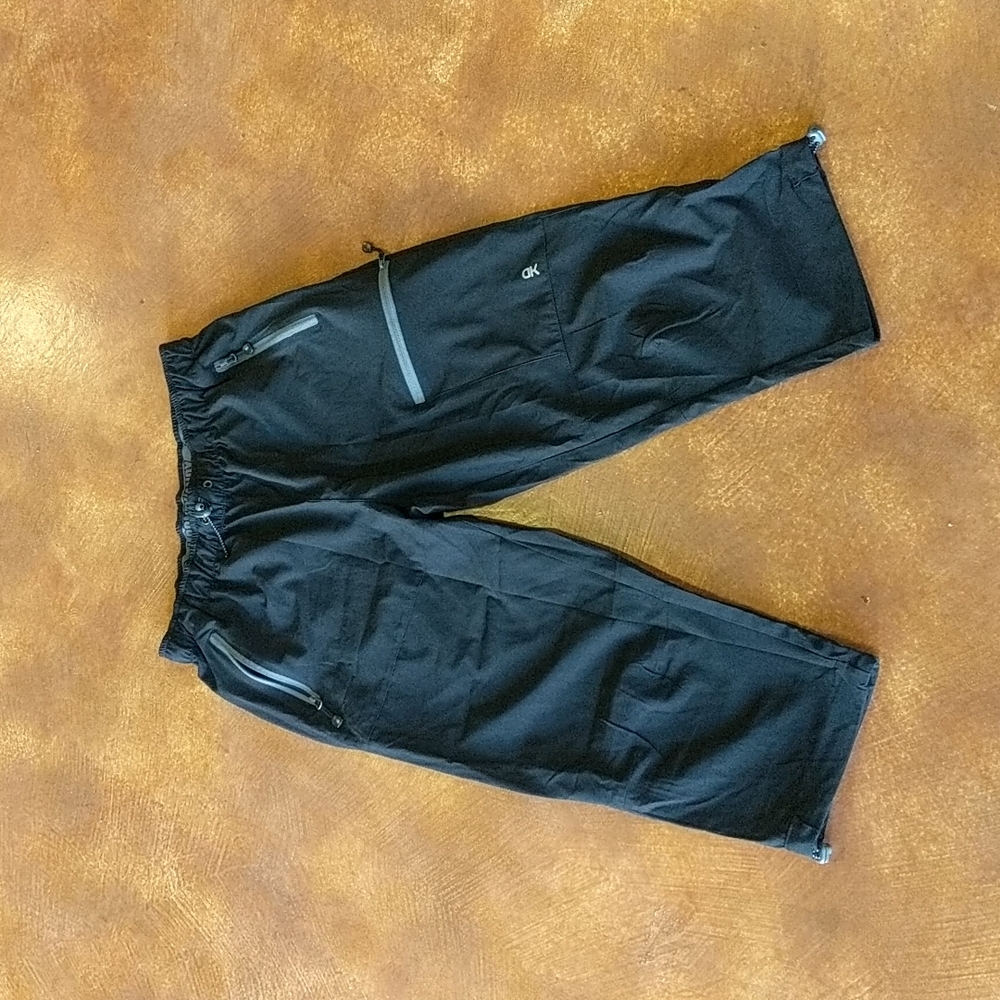 Little Donkey Andy - Cropped Joggers in size Medium in color Black